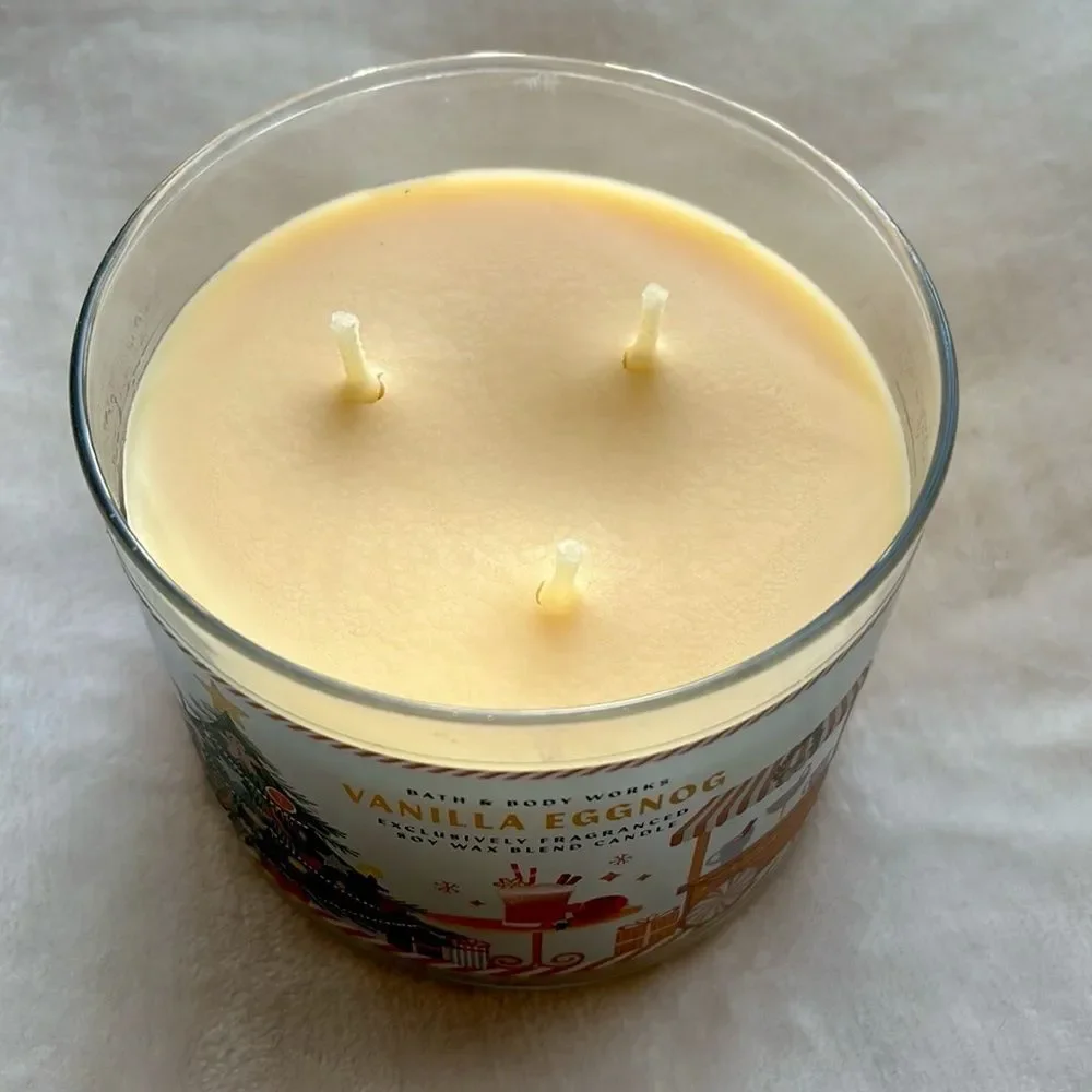 Bath & Body Works Vanilla Eggnog Candle - Picture 2 of 3